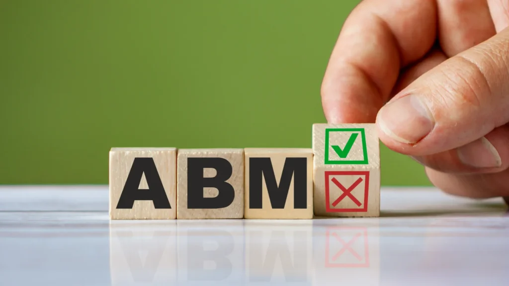 ABMの文字とチェックマーク、バツ印のブロック